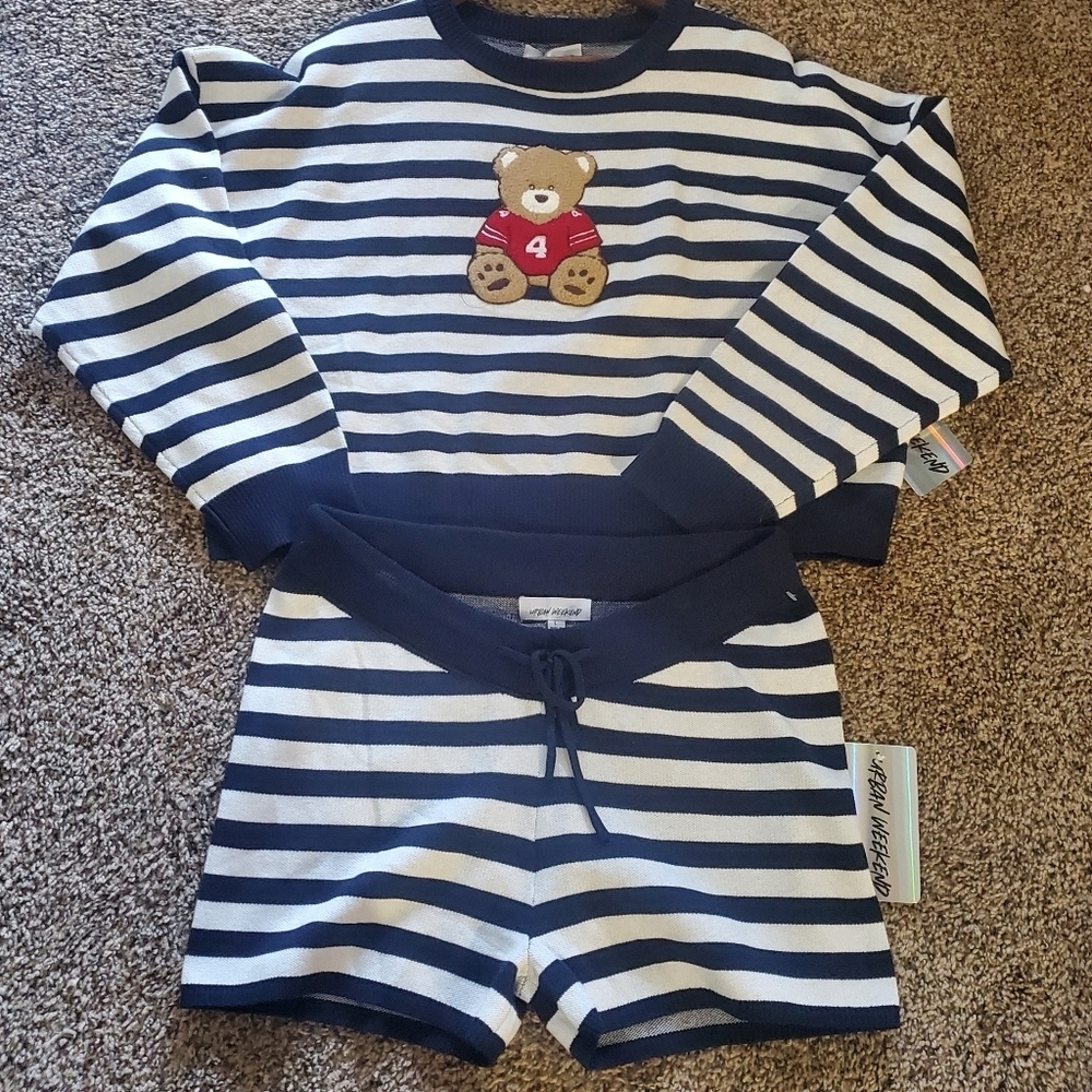 URBAN WEEKEND NWT 2 PIECE SET LARGE. LOUNGE. PJS. SHORTS LONG SLEEVE SWEATSHIRT